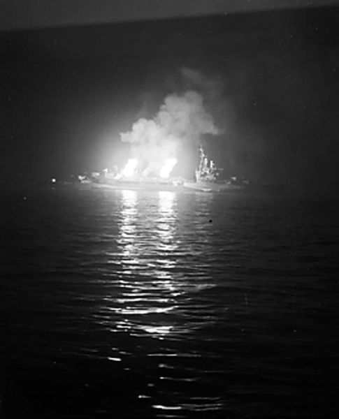 485px-The_cruiser_HMS_Belfast_bombarding_German_positions_in_Normandy
