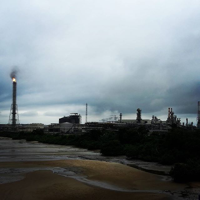 Киберпанковский завод LNG