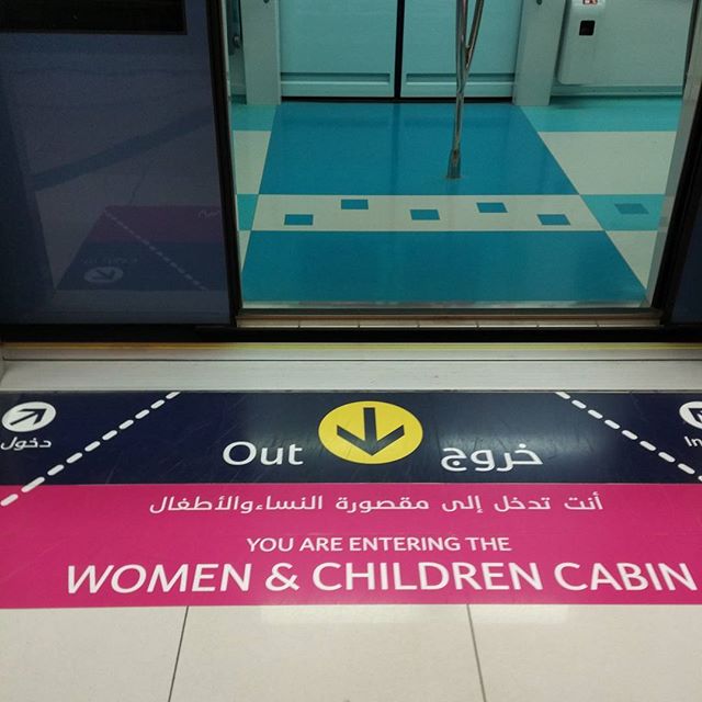 В метро пришлось переодеваться в женщин и детей (с)